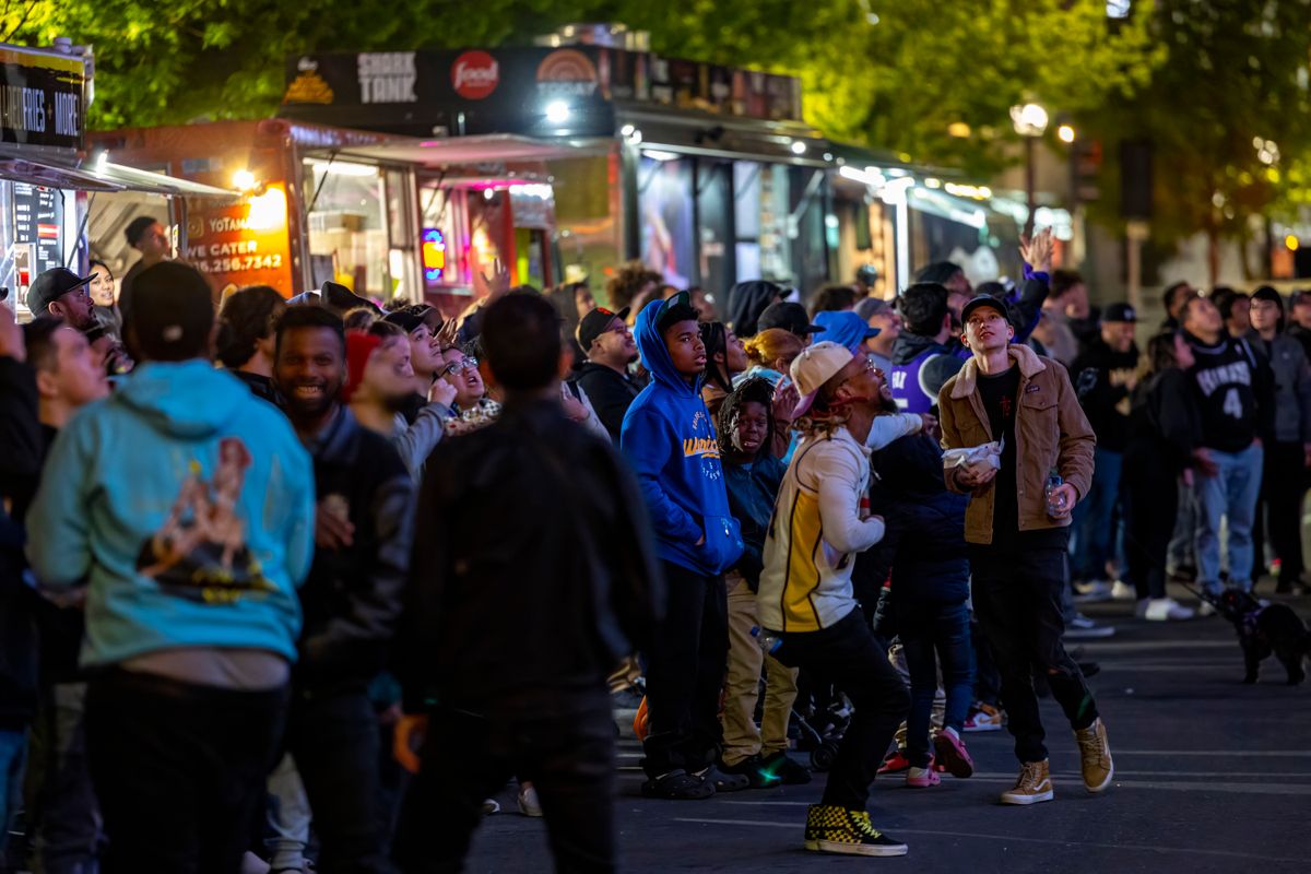 Food trucks reunidos de noche
